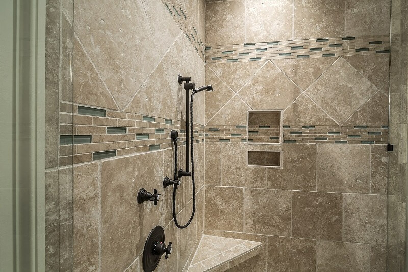 Tipos de azulejos para el baño y cómo elegirlos